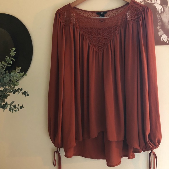 H&M Tops - Flowy Blouse